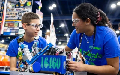 Οι βιομηχανίες ενισχύουν το εργατικό δυναμικό των ειδικοτήτων STEM επενδύοντας σε προγραμματα ρομποτικης για νεους